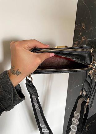Marc jacobs snapshot black / gold mini брендовая черная стильная мини сумочка с ремешком жіноча модна чорна міні сумка6 фото