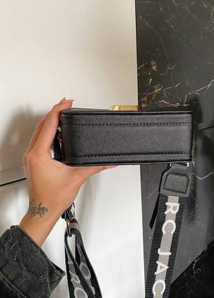 Marc jacobs snapshot black / gold mini брендовая черная стильная мини сумочка с ремешком жіноча модна чорна міні сумка3 фото