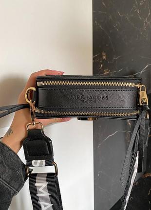 Marc jacobs snapshot black / gold mini брендовая черная стильная мини сумочка с ремешком жіноча модна чорна міні сумка5 фото