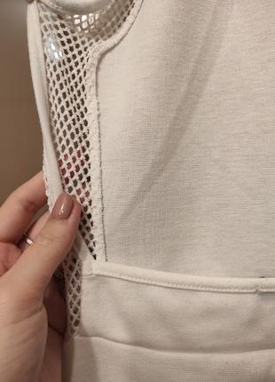 Плаття з відкритою спиною