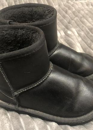 Чоботи уггі