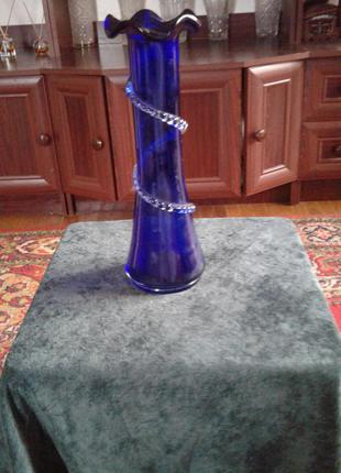 Вінтажна ваза з синього скла з "оборкою" з гнутого скла вгорі срср нюанс