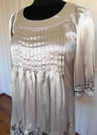 Красиве атласна сукня туніка з вишивкою, розмір 46-48.10 фото
