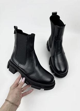 Женские кожаные ботинки челси на меху