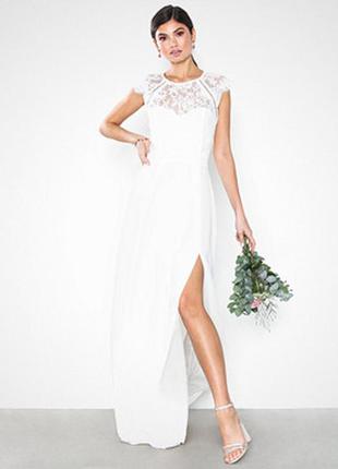 Нарядное вечернее коктельное  длинное макси платье в пол белое кружево разрез пояс nelly nly trend