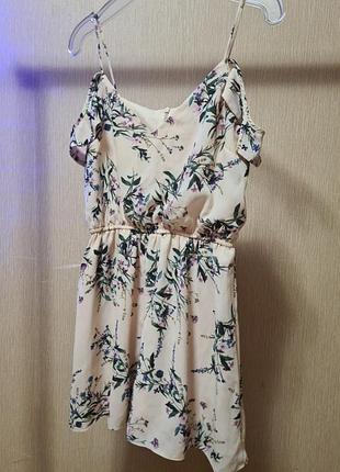 Квітковий комбінезон з шортами