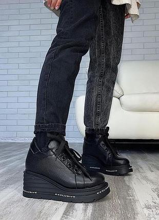 Нарядные белоснежные зимние кроссовки (сникерсы) на высокоф платформе