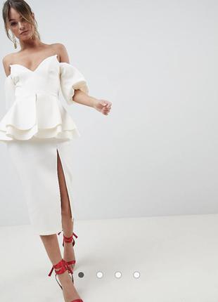 Сукня міді з v-подібним вирізом і об'ємними рукавами