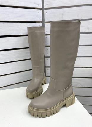 Женские кожаные сапоги трубы беж