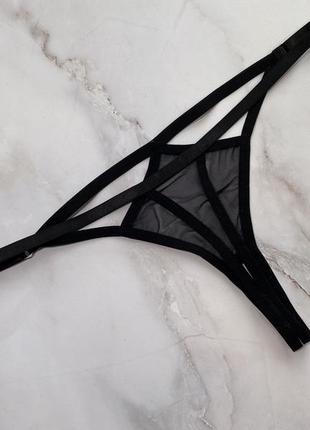 Пикантные трусики с разрезом