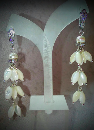 Дизайнерські сережки стильні вечірні сережки ошатні перламутр натуральні перли циркони віскі1 фото