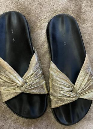 Шлепки reserved