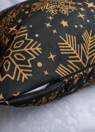 Новогодняя черная наволочка  40*40 с золотыми снежинками  с плотной ткани2 фото