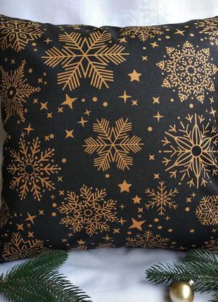 Новогодняя черная наволочка  40*40 с золотыми снежинками  с плотной ткани
