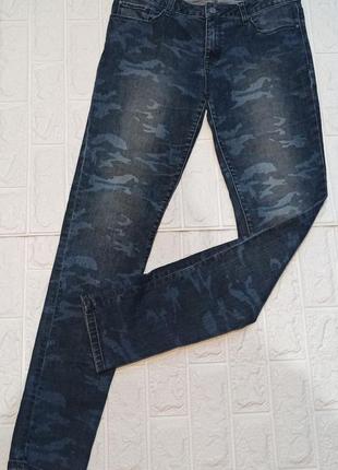 Крутые джинсы со средней посадкой1 фото
