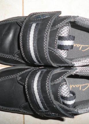 Новые демисезонные детские кожаные ботинки clarks 27р-р2 фото