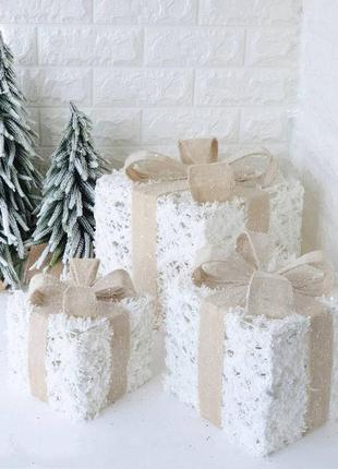 Набір новорічних подарунків з підсвічуванням під ялинку