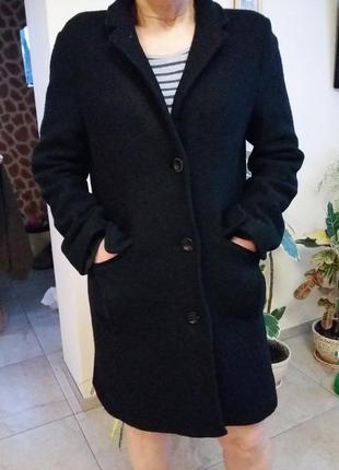 Черное пальто в идеальном состоянии