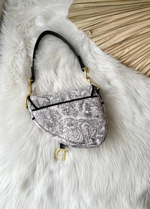 Классная женская сумочка в стиле christian dior saddle print grey/beige серая4 фото