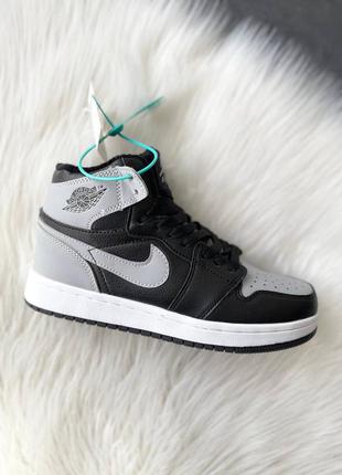 Стильные женские высокие зимние кроссовки nike air jordan 1 retro mid black grey чёрные с серым на меху9 фото