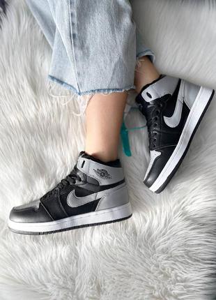 Стильные женские высокие зимние кроссовки nike air jordan 1 retro mid black grey чёрные с серым на меху8 фото