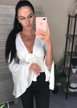 Блуза белая с шикарными рукавами