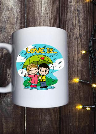 Чашка с рисунком "love is" керамическая, кружка с надписью в подарок любимому человеку