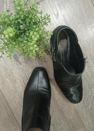 Черные кожаные ботинки ботильоны полу сапоги  на аккуратном каблуке
с широкой резинкой7 фото