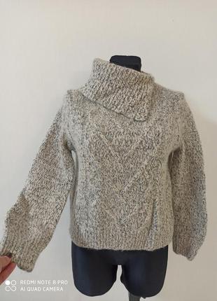 Стильный теплый уютный вязаный шерстяной свитер