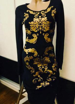 Черное платье с золотым принтом барокко vero moda