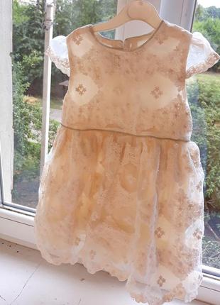 Платье не годик