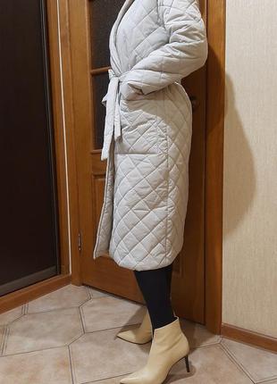 Пальто стеганное колір сірий чорний чорний плащ