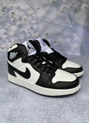 Жіночі демісезонні високі чорно-білі шкіряні кросівки nike copy air jordan 🆕