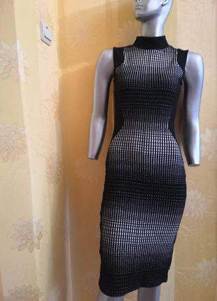 Силуэтное платье, размер xs.
