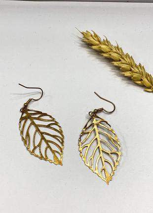 Серьги листики легенькие