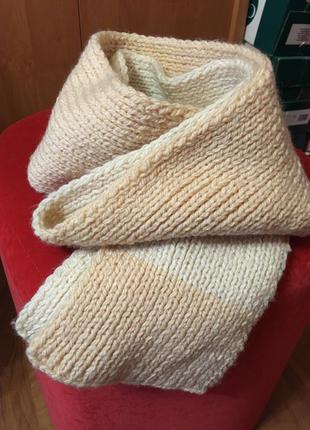 Очень длинный вязаный шарф светлый зимний1 фото