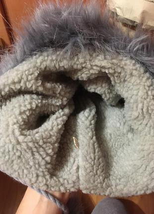 Тепла зимова шапка в'язана з штучним хутром вушанка з помпоном5 фото