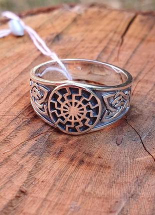 Кольцо с оберегом черное солнце