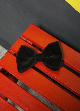 Оксамитова метелик на гумці