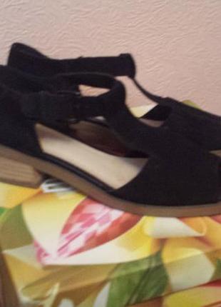 Модные босоножки