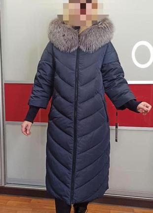 Шикарное длинное зимнее пальто,с натуральным мехом на капюшоше, люкс высочайшее качество,размер м,немного расклешонное к низу.