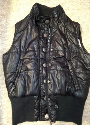 Тёплая классная жилетка от clockhouse