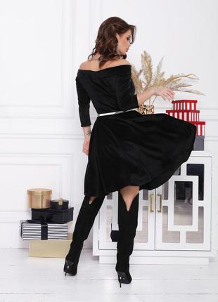 Чорна велюрова сукня з відкритими плечима2 фото