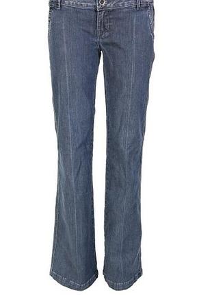 Новые расклешенные джинсы