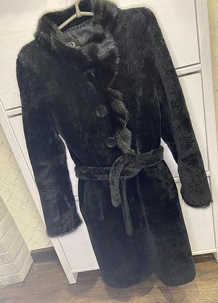 Шуба мутоновая  отделкой с натуральной норки