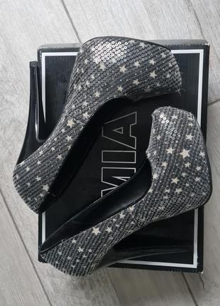 Mia нові   неймовірні туфлі з паєтками та зірочками розмір 38.5- 39 ( 24,7 см)5 фото