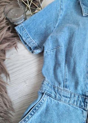 Плотное джинсовое платье на молнии.2 фото