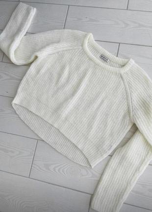 Молочный укорочённый вязаный свитер