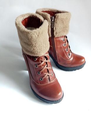 Зимові черевики зі шнурівкою на підборах10 фото