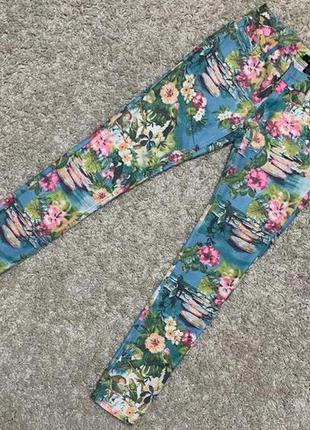 Стильные,фирменные,яркие брюки-джинсы цветочный принт amisu2 фото